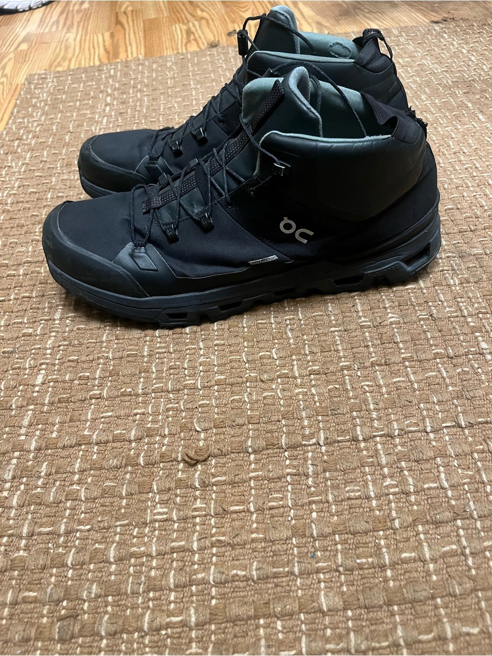On Running Men's Waterproof Mid-Top Boots in Black